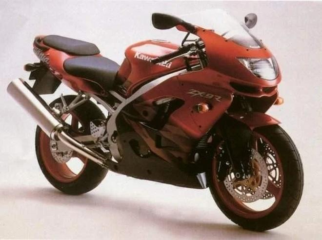Kawasaki ZX-9R: sportowiec czy tourer? Opinie i praktyczny poradnik kupującego